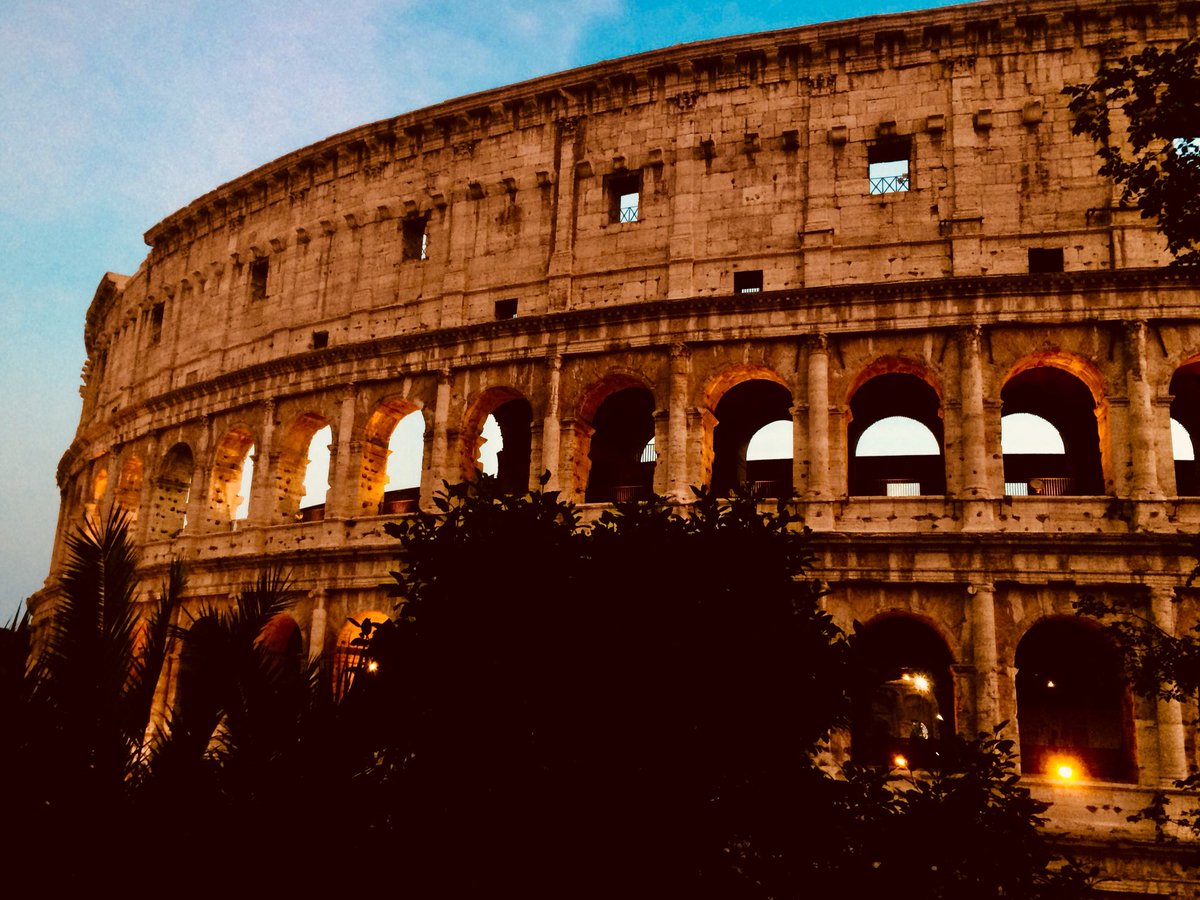 Roma sa come farsi perdonare.😎❤️❤️❤️                        #roma #colosseo #meraviglie #lagrandebellezza #31maggio #lacittàpiùbelladelmondo