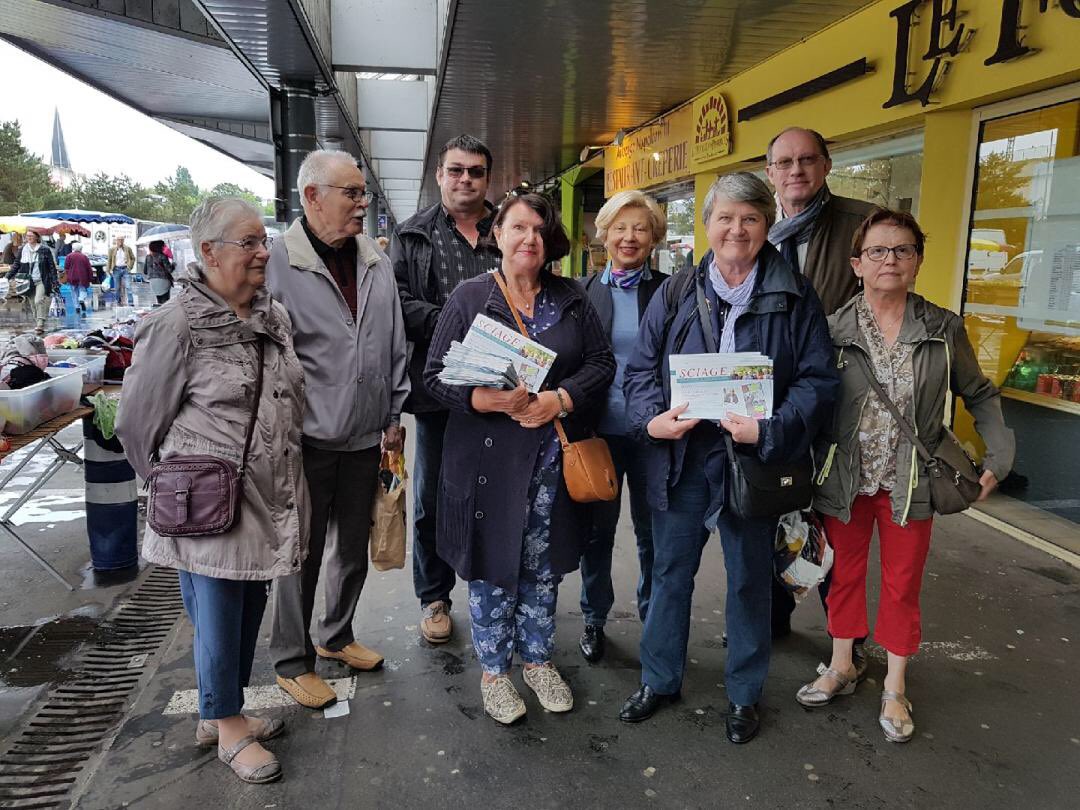 RPBrest's tweet image. Tractage sur le marché de #BELLEVUE @BMALGORN @VBourbigot @Remiherve @jnautret #EMPLOI #SCIAGE