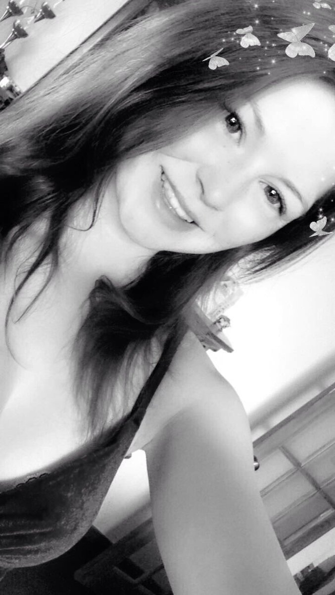 officialalei's tweet photo. I'm honestly starting to feel good about how I look, my confidence is finally coming back 💪🏻😇 I don't need to fake a smile, pretend I'm happy, because these are genuine smiles 😊💗 https://t.co/9FMTv0LUrz