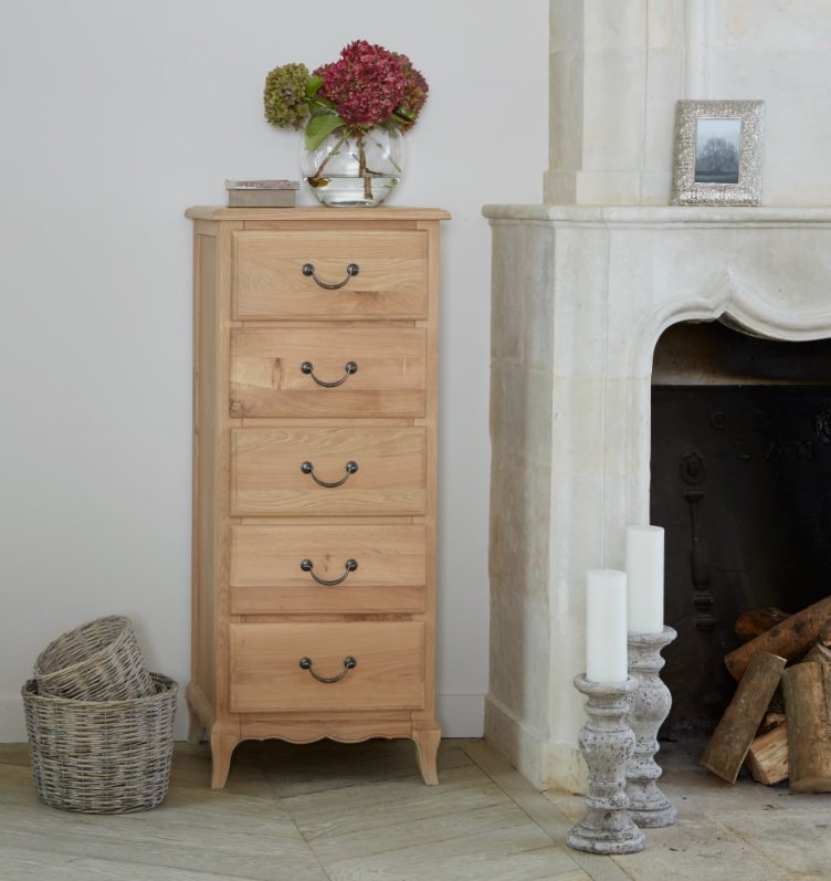 CorndellFurn's tweet photo. Hand painted in the #Cotswolds, our #Cheltenham #bedroom collection is #ornate and #elegant. Inspired by #classic #French #furniture, Cheltenham is available in a choice of six attractive #paint colours as well as #oiledoak. #corndell #corndellfurniture #bedroomfurniture https://t.co/GXwIGcnbnF