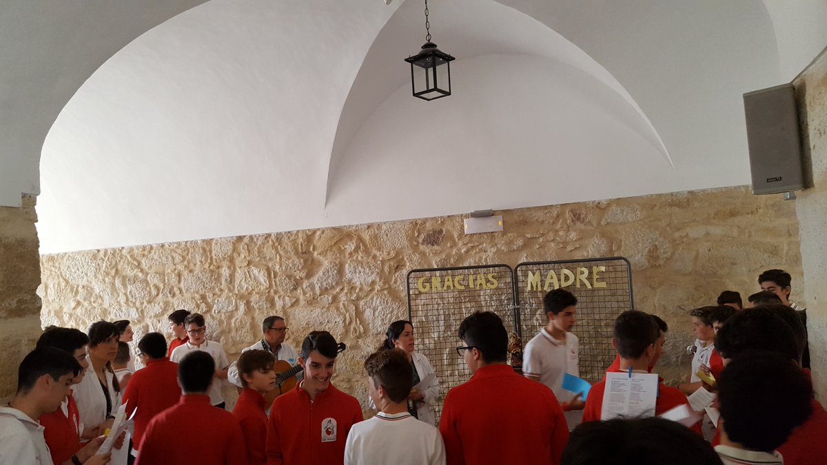seminario_menor's tweet photo. Permanecer juntos y seguir caminando
El @seminario_menor junto con María. Cada uno ha escrito una acción de gracias por su madre y se la hemos presentado a nuestra Madre para que sean presentadas ante Dios. Cuando juntamos lo que somos nos hacemos grandes
#YoSoyDelSemi #MdeMaria https://t.co/GioV0XeZmD