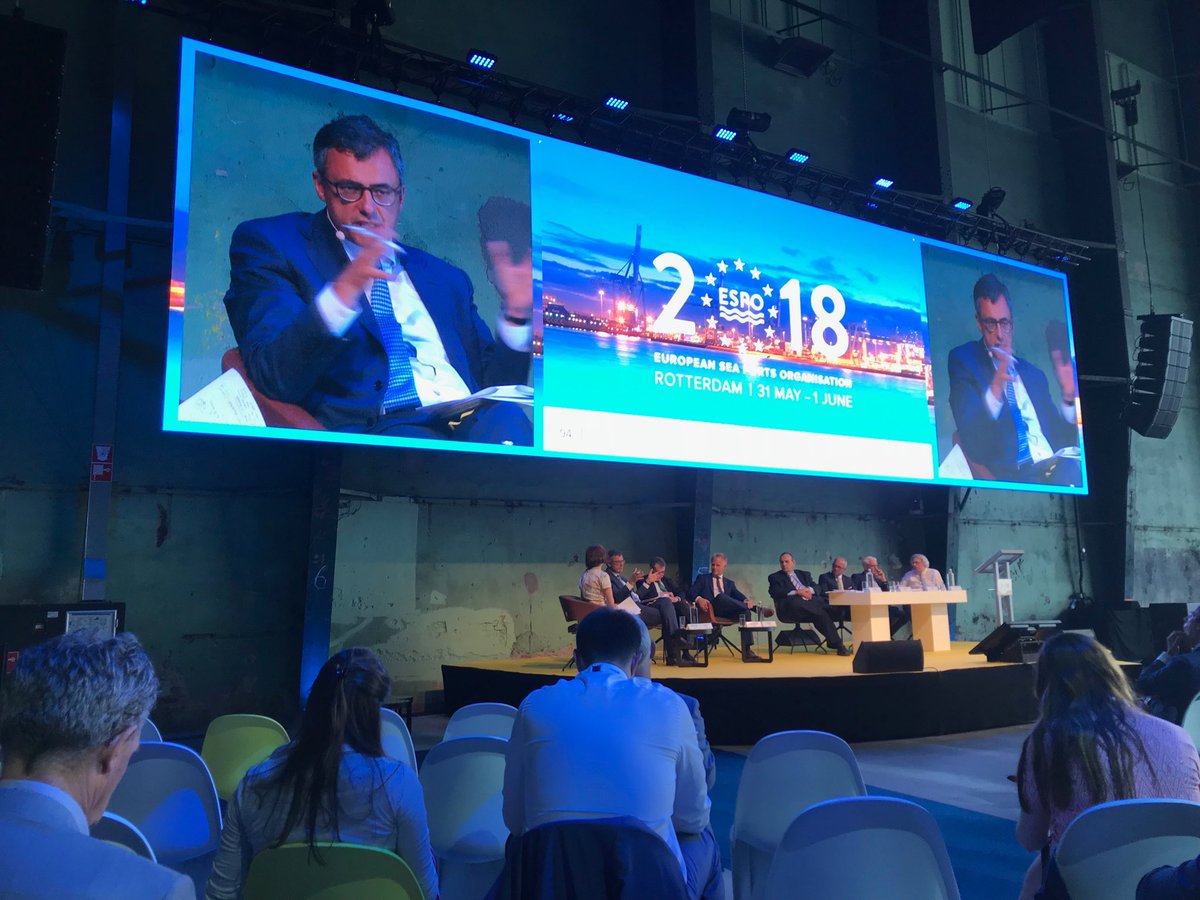 Joachim Coens @Port_Zeebrugge #ESPO2018 : the key task of a port authority is to bring people, cargo, infrastructure and - especially also - data together #connectivity #wpsp