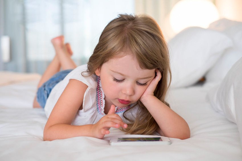 peuterennl's tweet photo. Nieuwe blog van Martine: De aantrekkingskracht van pixels #blog18 
https://t.co/iSBgFPDZ0s

#gamen #tablet #smartfoon #opvoeding #puber https://t.co/97x1b9XyE5