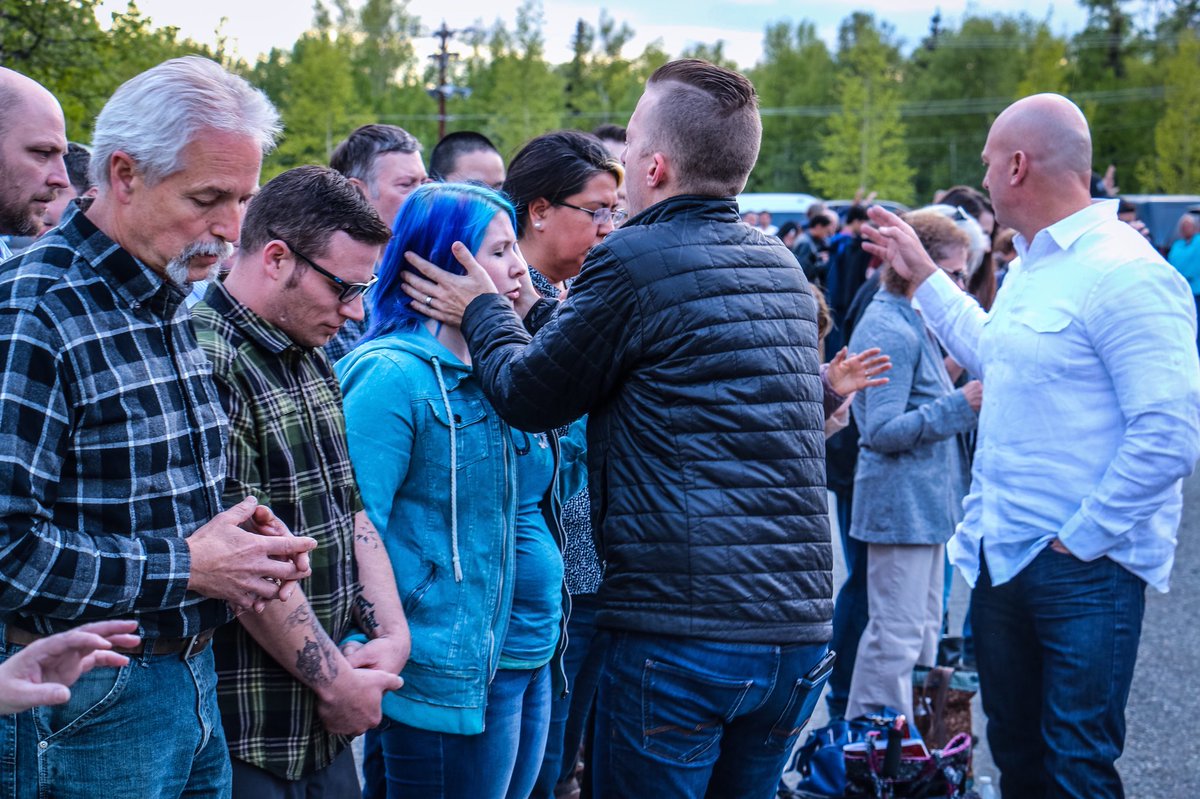JDShuttlesworth's tweet image. EVEN MORE TONIGHT... Fuller House... had to move everyone outside for the laying on of hands... We’re in #revival here in #Wasilla #Alaska