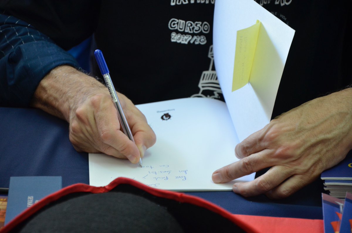 .<a href="/guillermofesser/">GUILLERMO FESSER</a> y <a href="/alevillen/">Alejandro Villén</a> también han dedicado ejemplares de su libro "Conoce a Bernardo de Gálvez” a los alumnos del <a href="/Custodio_Puga/">CEIP Custodio Puga</a> #TorreDelMar #CEIPCustodioPuga #GuillermoFesser #AlejandroVillén #BernardodeGálvez #Cultura