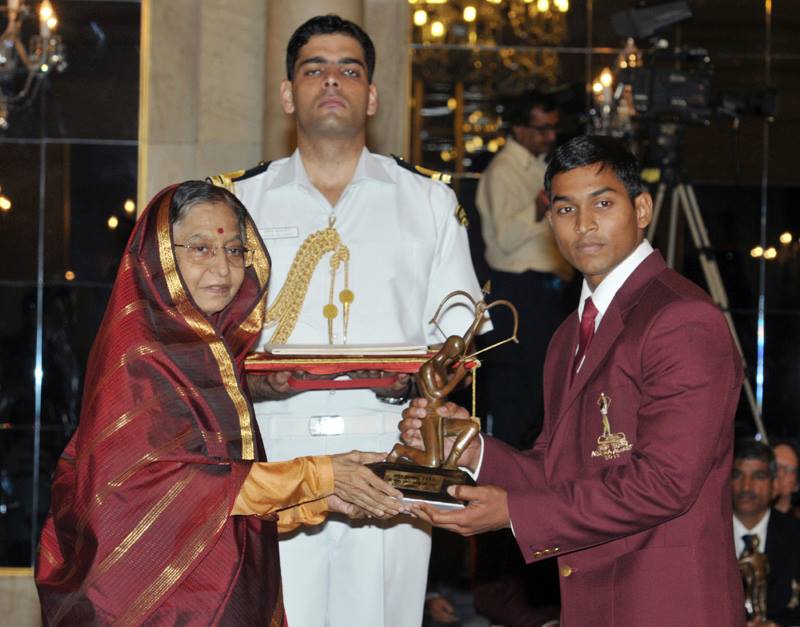 BerhampuriaTips's tweet photo. #DO YOU KNOW – Katulu Ravi Kumar is an Indian weightlifter from Berhampur, Odisha. At the 2010 Commonwealth Games, he won a gold medal in the Men's 69 kg (152 lb) weightlifting category. Proud to be a #Berhampuria More details https://t.co/EA7QkSq1xo https://t.co/SSvNJcxUwq