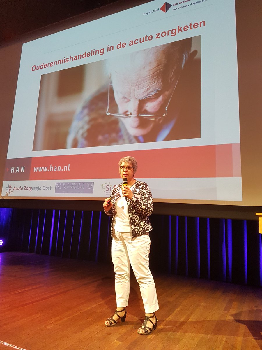RiannevanBoekel's tweet photo. #ar2018 Sivera Berben geeft een wervelende presentatie over oudermishandeling in de acute zorgketen bij de Genomineerden bijeenkomst! #hanvdo https://t.co/1F7bwkfa61
