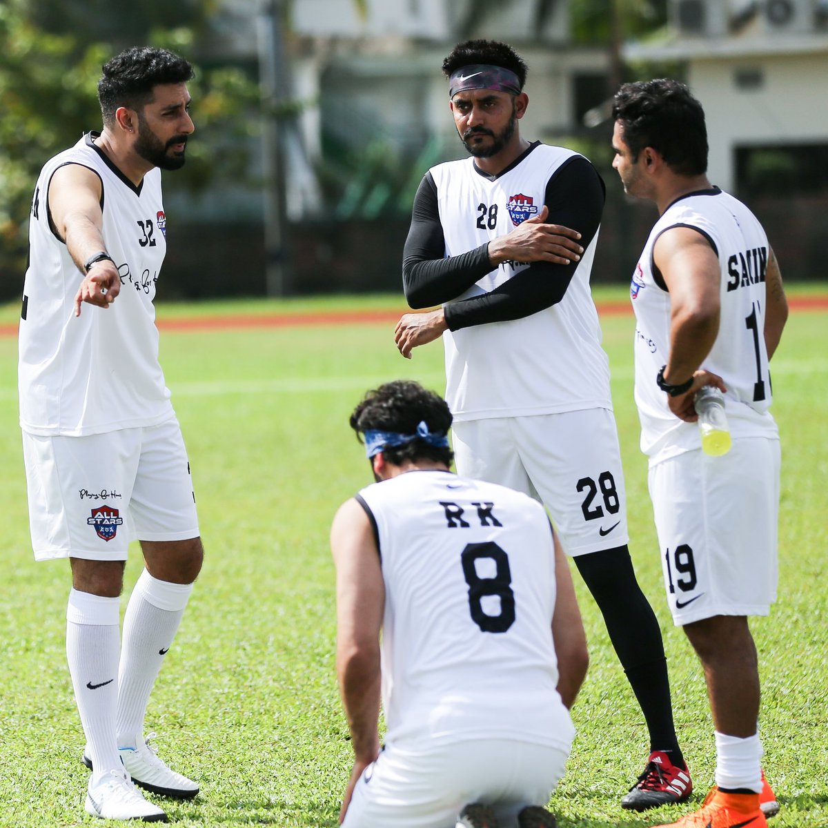 AllstarsFC_PFH's tweet photo. Cannot keep calm when we've got a match in just 2 days! 
We're coming to #Pune on 2nd June for the #SakalSuperstarCup! Ready to cheer out loud for us?

#FinolexPipes #SakalTimes #ASFC #AllStars #Bolywood #AbhishekBachchan #RanbirKapoor https://t.co/QnBr79cxlb