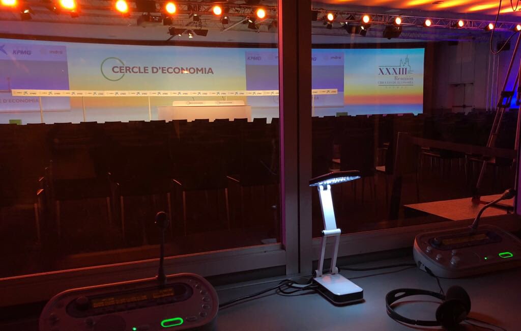 Our team works without break to offer our best services at #cercledeconomia in @MeliaSitges #event #simultaneoustranslation #conference #conferenceinterpreting #conferenceinterpreter #interpreting #events #traduccionsimultanea #bosch #boschservice