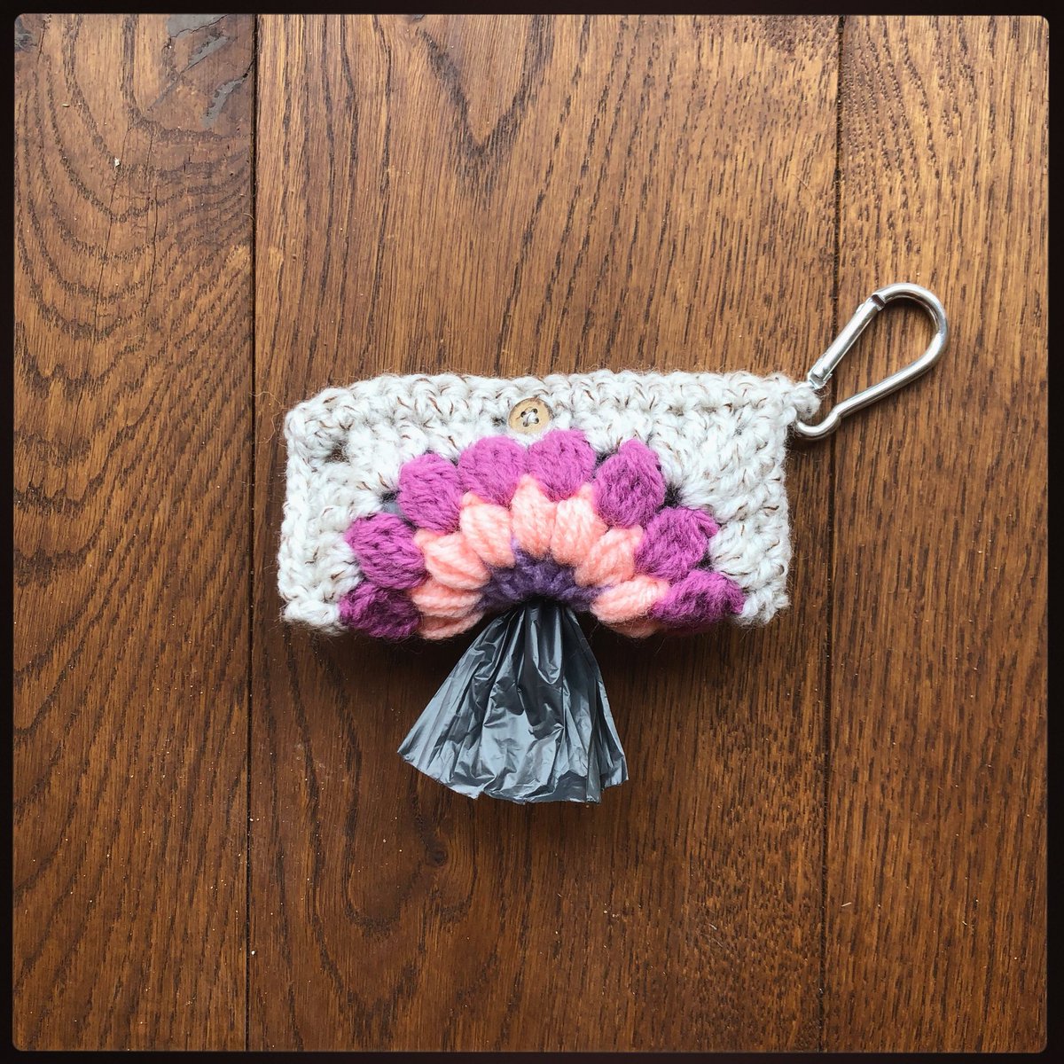 cheekychumy's tweet image. Another new colourful dog poo bag holder dogsandhats.etsy.com
15% sale now on
#poopbags #poopbagholder  #designerdog #dogsccessories #bohostyle #girlboss #petfashion #handmade #petaccesories
#ohmydog #idratherbewithmydog #dogmom #etsy #grannysquare @Etsy @EtsyUK @PuppyPictures