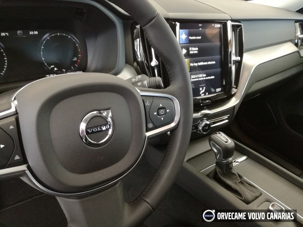 VolvoCanarias's tweet photo. ¿Te gusta el nuevo #VolvoXC60? A nosotros nos tiene 😍  https://t.co/C9McfwLtb9 #Volvo #Orvecame #Canarias https://t.co/A217epvQJf
