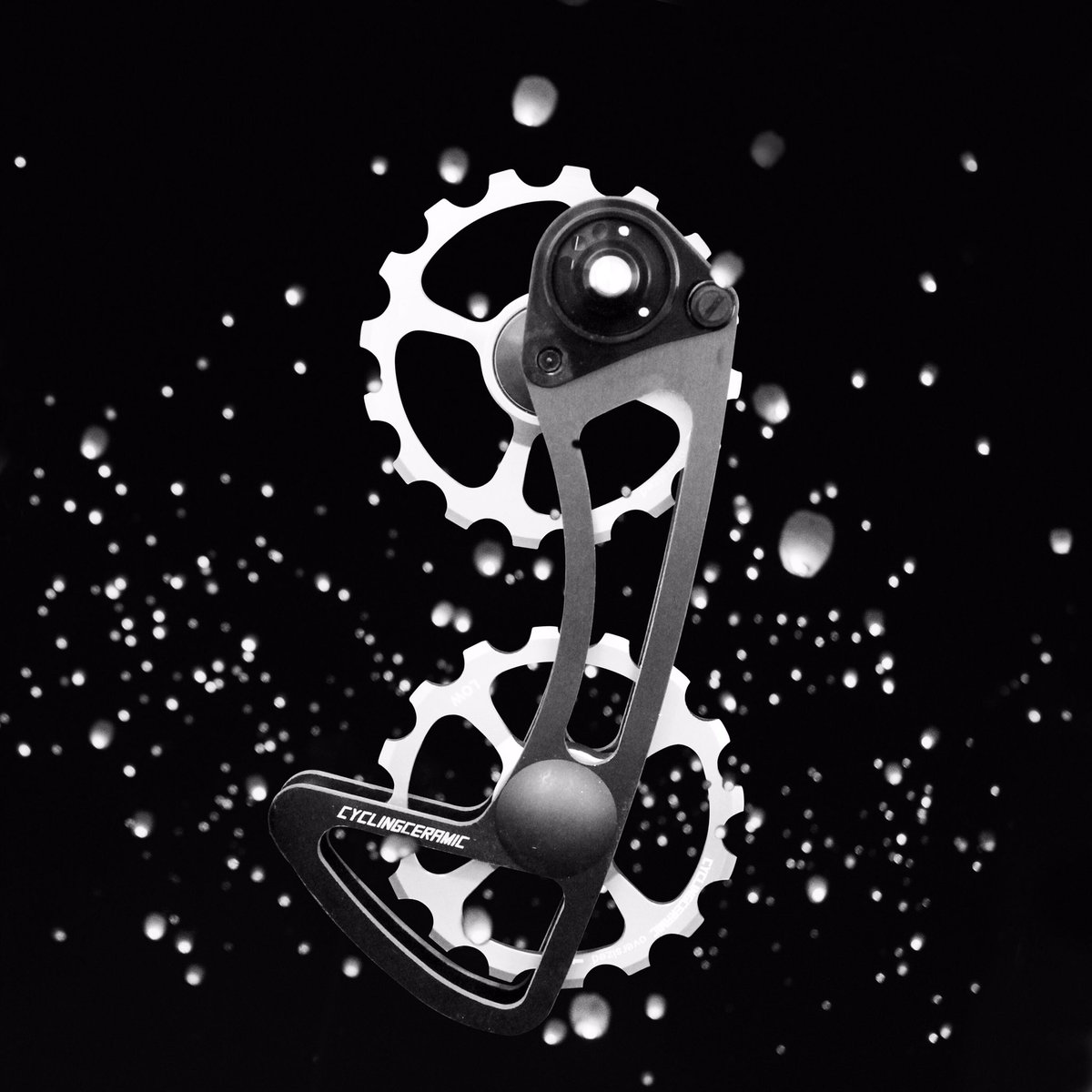 Sport is an Art.
The Art of performance.
To help you with every training, every race, <a href="/cyclingceramic/">CyclingCeramic</a> gives you the Art of saving watt.
Thanks to our ODC system, you save time, energy and mind.
Together, let's ride towards your performances. 

#Triathlon #ironman #cyclisme