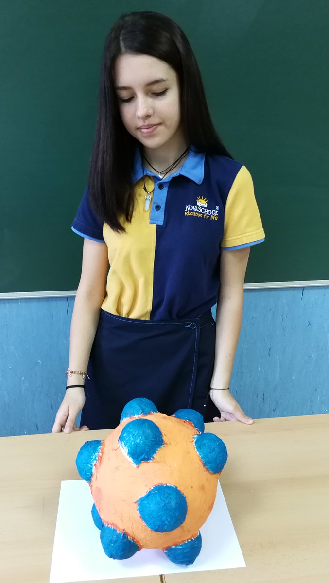 RaquelOlmca's tweet photo. Los alumnos de #3ESO de @novaschool_es #MedinaElvira exponen sus #proyectos de #fisicayquimica y nos explican los #modelosatomicos de #Thomson y #Rutherford #EducationForLife #cienciadivertida https://t.co/n5DtP6kJmS