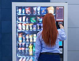 GBL_Magazines's tweet photo. A survey reveals that 72 per cent of office workers are consuming  roughly 50 per cent of their daily calorie allowance on unhealthy snacks  such as biscuits and chocolate. https://t.co/bOBR33k2bA https://t.co/RbE37rvbzr