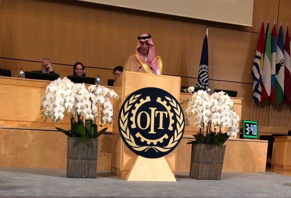 HRSD_SA's tweet photo. د. علي الغفيص متحدثًا في مؤتمر العمل الدولي بجنيف: رؤية المملكة 2030 ترتكز على ثلاثة محاور رئيسية والمرأة السعودية عنصر مهم من عناصر قوتنا
https://t.co/eDk41ec77d https://t.co/iz8uAeL8ho