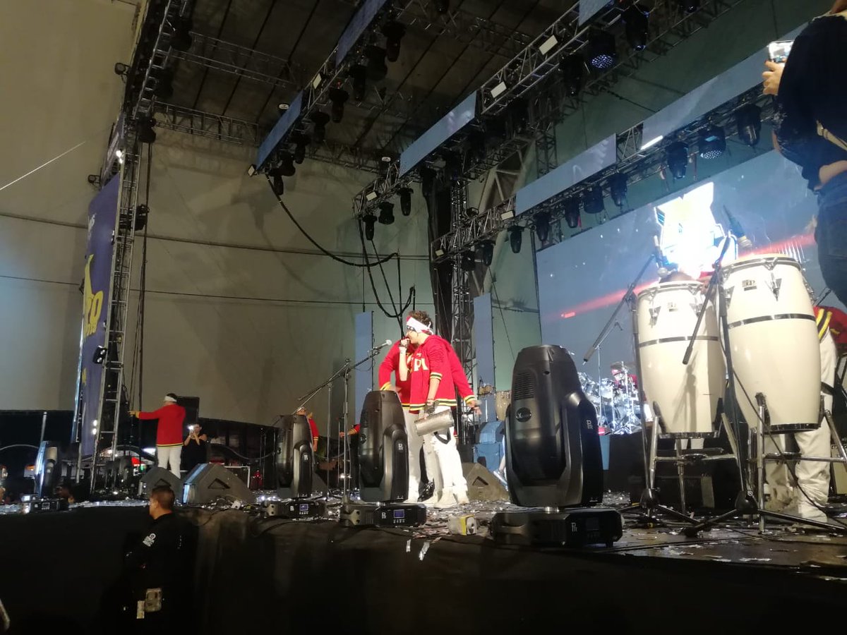 SAPSGrupero's tweet photo. Los Capi #LosCapi 👏🎉🎵 ponen el sabor en el Macro Cementos Moctezuma 2018 @Cem_Moctezuma de La Mejor 93.7 FM Aguascalientes @LaMejorAGS 📻💯 #SAPSGrupero https://t.co/CX23YPYVGf