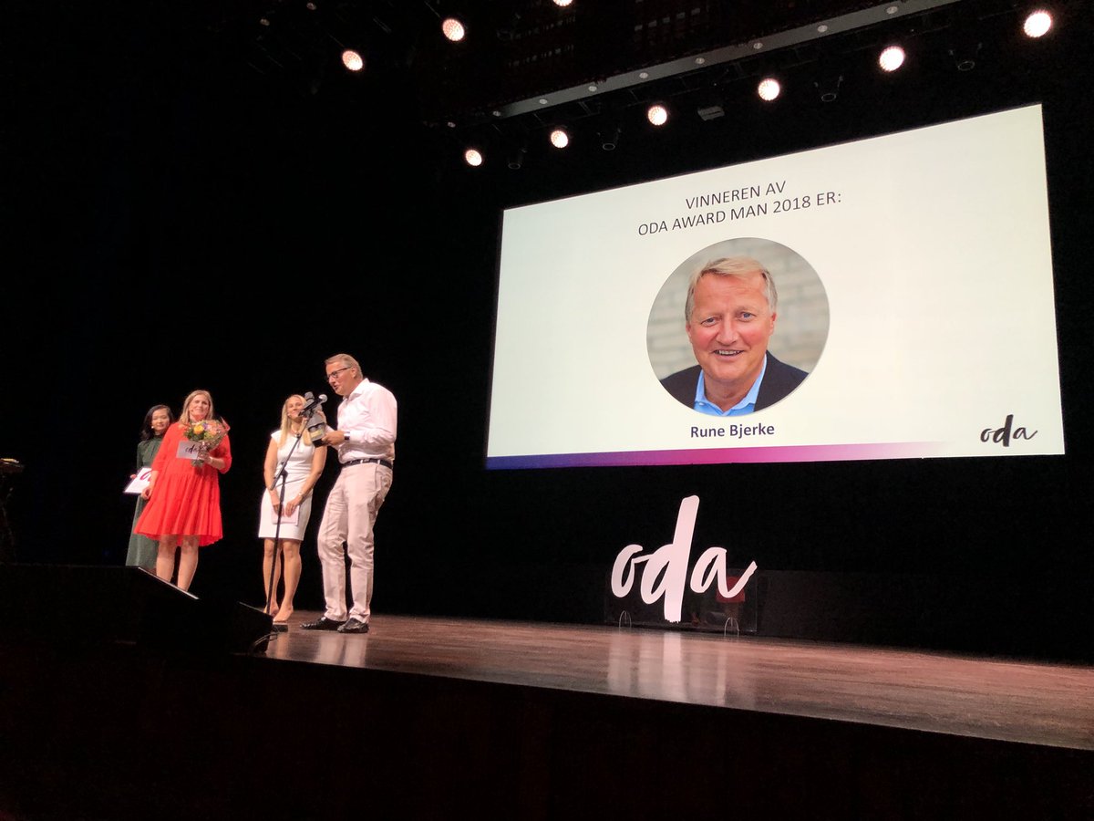 HanneFjellheim's tweet image. Konsernledelsen min har 50% kvinner, og det er den beste konsernledelsen jeg har hatt, sier vinner av @odanettverk Award MAN, @RuneBjerke1. - Ledere som sier de ikke finner kvinnelige kandidater til toppledelse kan komme til meg. Jeg har navn, sier han. 💪🏼