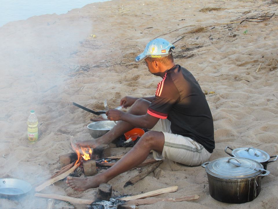 lahimena's tweet photo. #trekking à Bongolava, #Descente du fleuve #Manambolo #Madagascar et visite du #Tsingydebemaraha. Contactez lahimena@hotmail.fr ou lahimena.madagascar@gmail.com https://t.co/BScajVLj4E