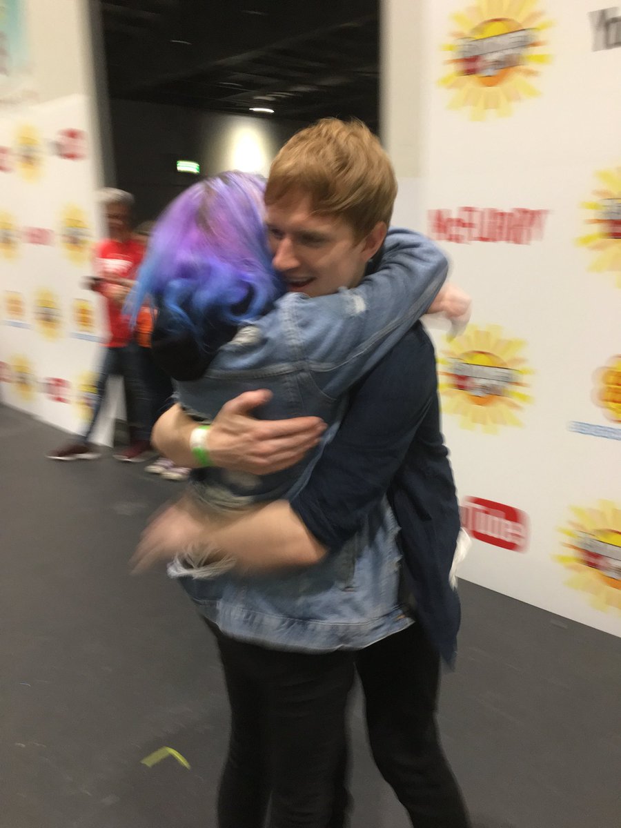 tanyalftv's tweet photo. #SitCTBT Luke hugs are the best hugs ππππππ https://t.co/zgalAHgwZP