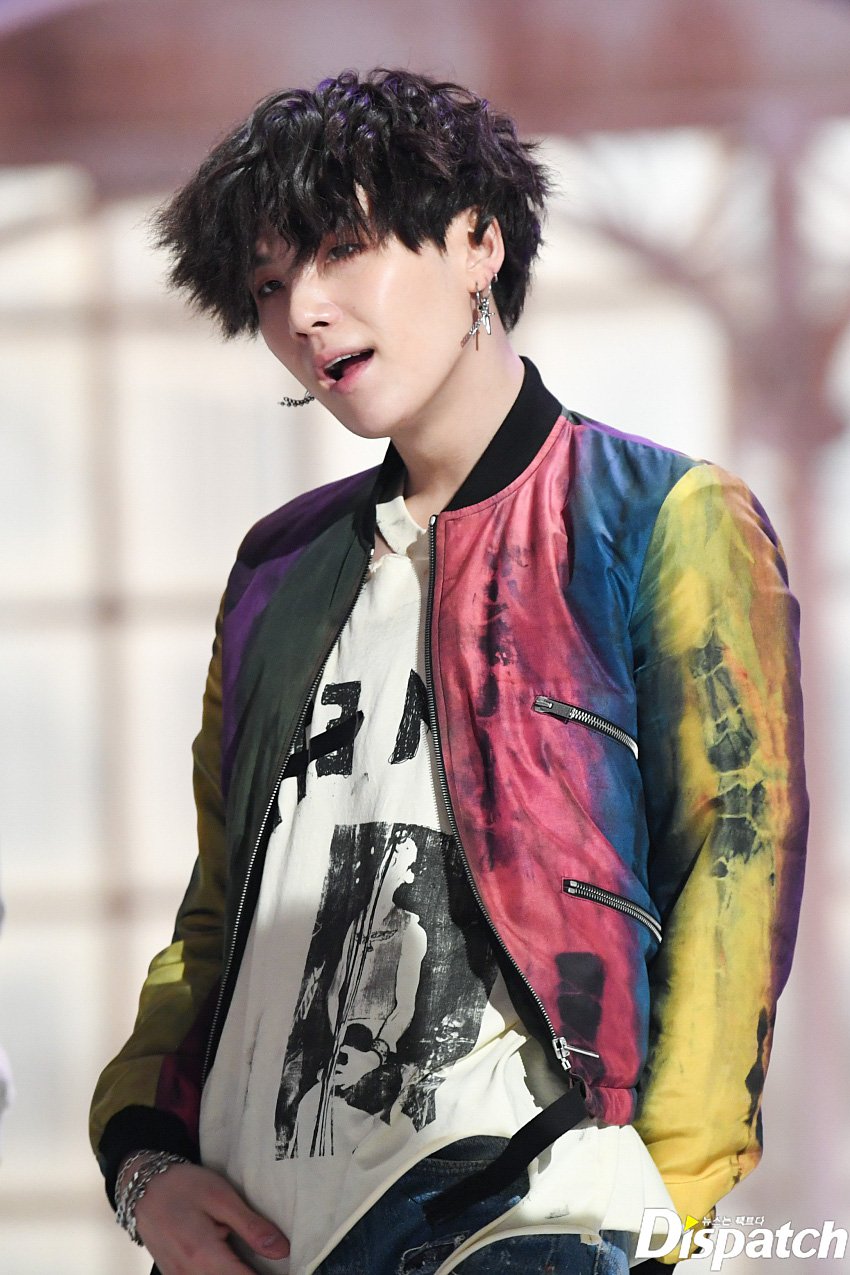 BTS SUGA ユンギ　FAKE LOVE 直筆　サイン入り写真 BTS SUGA ユンギ FAKE LOVE 直筆 サイン入り写真