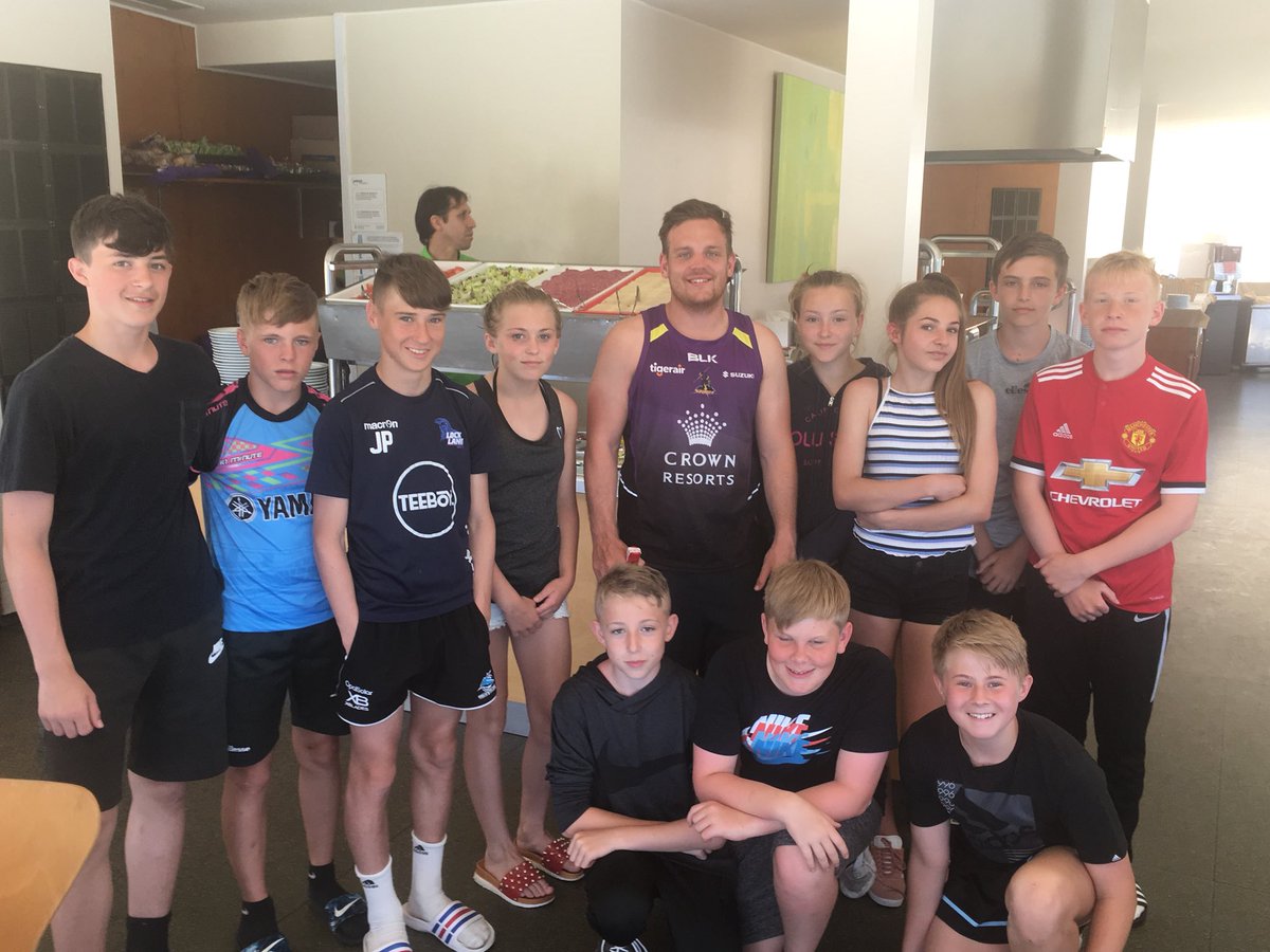 CastlefordPE's tweet photo. ๐ ๐ช๐ธ BARCELONA TRIP AWARDS PRESENTATION ๐ช๐ธ ๐
Mr Colbeck - His group got him a present for providing the students with a wonderful experience!
#casdoesbarca2018 https://t.co/jOYyJbHOAd