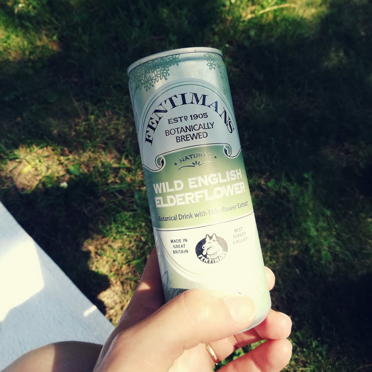 Susa_Stern's tweet photo. Sachen gibts #Freibad #Wien #Feiertag #badesaison #Wienliebe #Sommer #Pommesrotweiss https://t.co/PPK54j7dVH