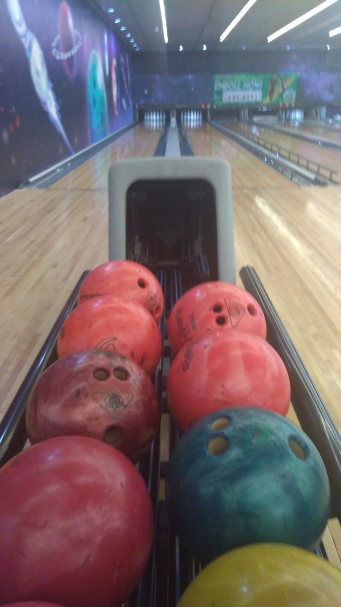 lechaperone's tweet photo. Let's #Bowling! ๐คฃ๐ฑ๐๐ช๐ณ #August99 https://t.co/ZSw6H8yRd7