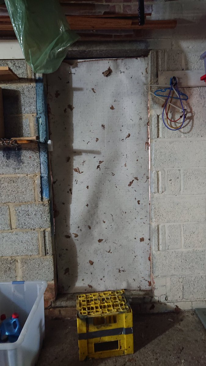 mikerbiz's tweet image. my first bit of studio diy i feel so proud

#blackout #studio #lightleaks