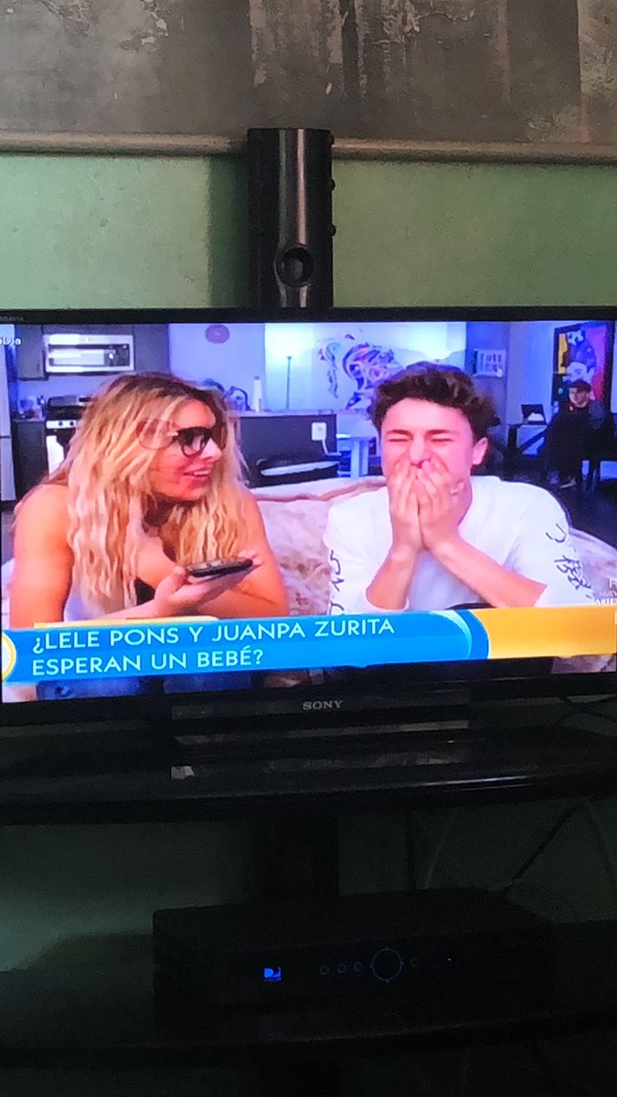 Azullworld's tweet image. Acaban de dar la broma que le hicieron a la mama de lele @ElJuanpaZurita y @lelepons en la tv 😍😂 en Puerto rico 🇵🇷 jaja los amoo