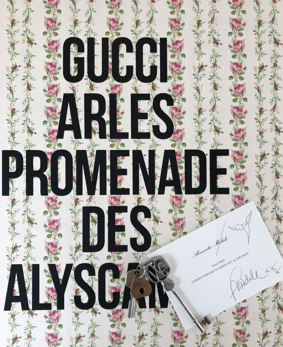 weareoneEXO's tweet image. 프랑스 ‘구찌 2019 크루즈 패션쇼’에서 #크리에이티브디렉터 #알레산드로미켈레 와 함께한 #카이 의 모습을 여러분께 공개합니다!

#EXO #KAI #GUCCI_KAI @gucci