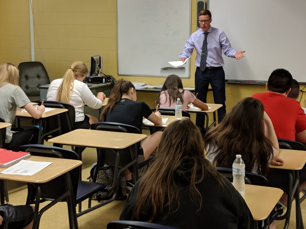 MEHSPrincipal's tweet photo. It's #Seniorswitchday @MECSDSpartans high school!  Our helpers are doing a great job!  Shout out to my shadow principal Mr. Bradley Cook! https://t.co/IDPhSlMdyX