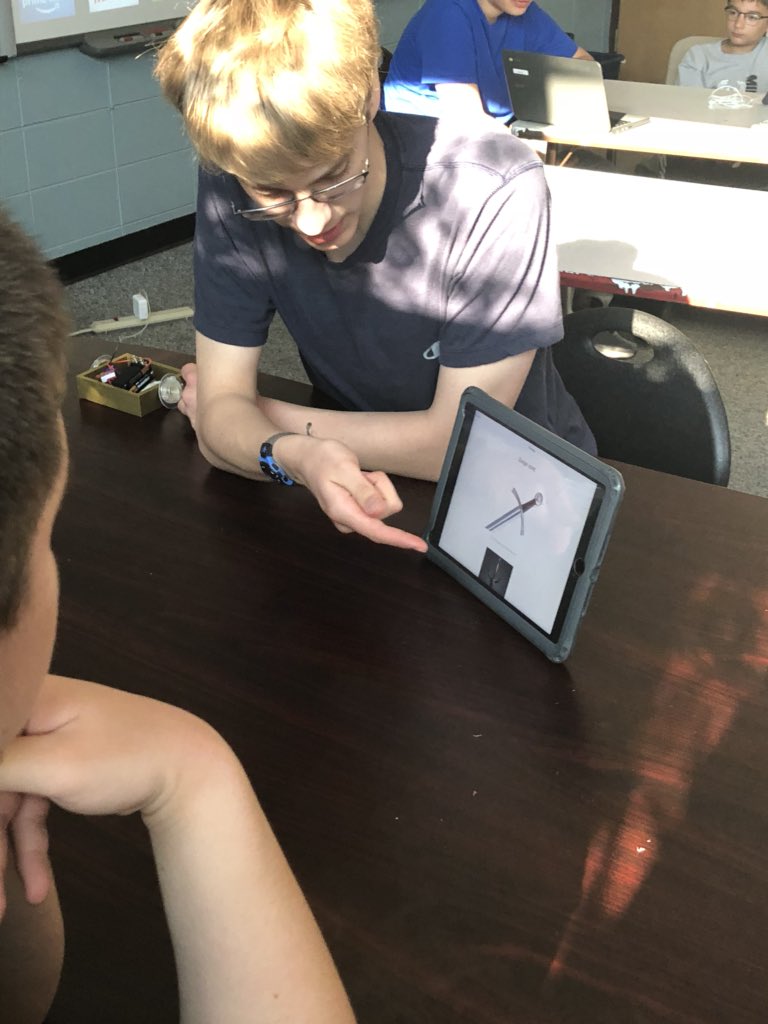 blg0416's tweet image. Learners sharing their passions and process to their cohorts @Randerson__ @edUcation_frwd @STEM_Saratoga #STEAM #studentproposal