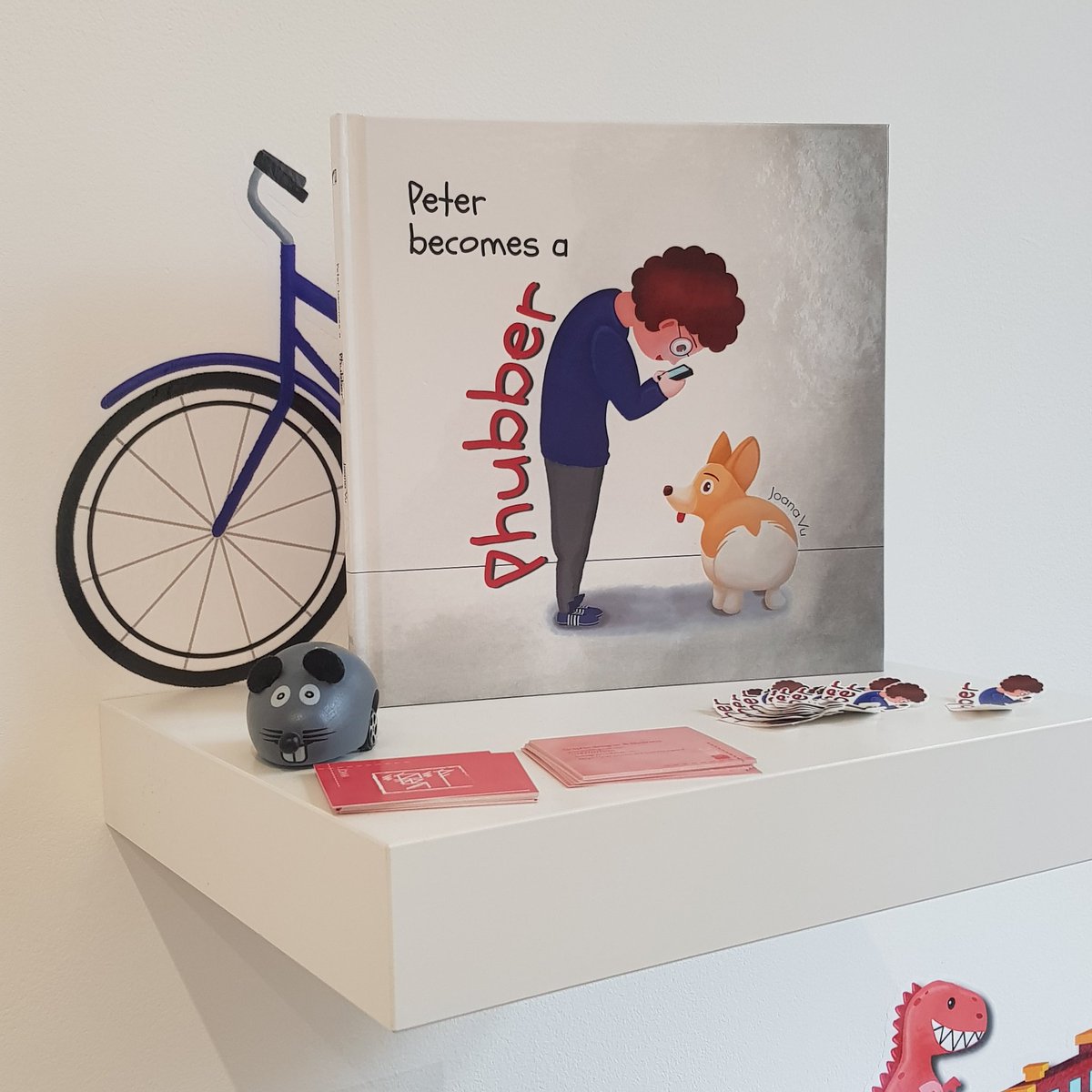 Cloutbranding's tweet photo. Our first favourite: Joana Vu's project 'Peter becomes a phubber' which takes a growing social issue and presents it in a charming and thought provoking storybook. Great work Joana! 👌 @bagcw210 @CardiffMetCSAD #csad18 #graphicdesign #branding https://t.co/plvi1x8Qko