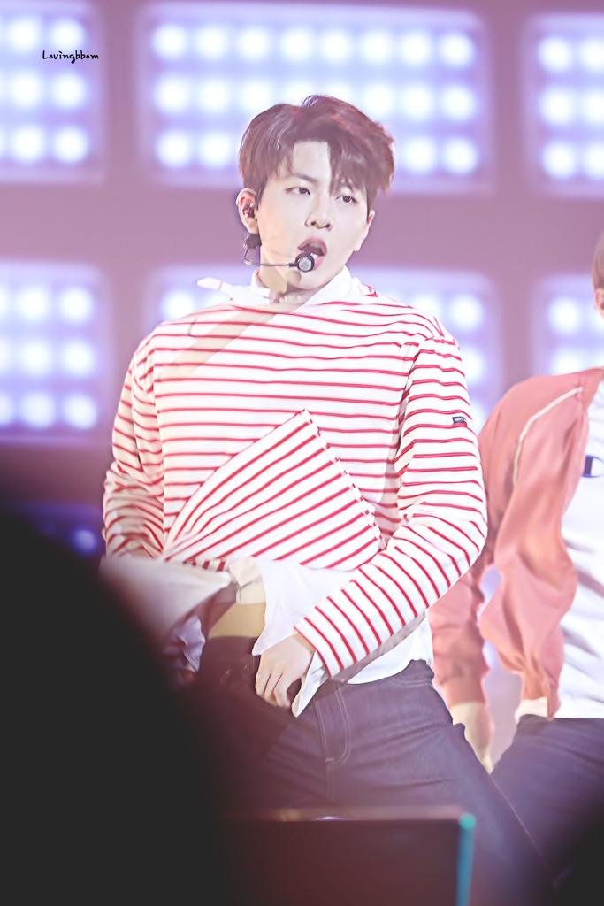 DehuC_lVAAAY0wU.jpg:large