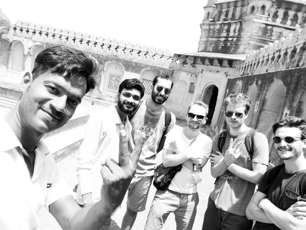 incashishorchha's tweet photo. #फ़्रांस🇫🇷...😎😎 #_Guys
#अतिथि_देवो_भव
#At_Lakshmi_mandir_temple_in #orchha_please
Ashish tiwari orchha
With rohit pandey orchha https://t.co/FqK13D97ZE
