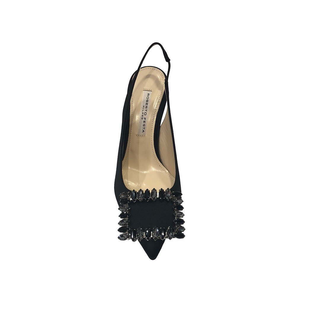 Try on new heels this weekend by 
#RobertoFesta #robertofestamilano #madeinitaly #heels #highheels  #shoeheaven #loula #loulashoes #toorakroad #southyarra #melbourne