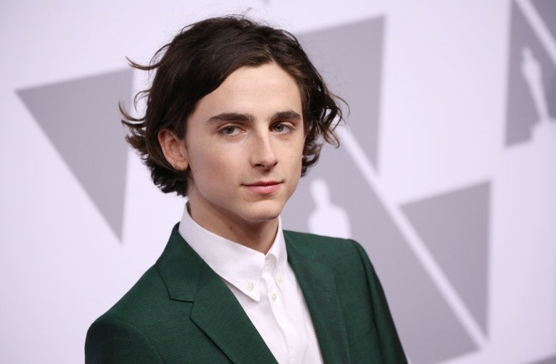 IndieWire's tweet image. Robert Pattinson is set to join Timothée Chalamet in Netflix's #TheKing, which begins filming this week. Lily-Rose Depp, Ben Mendelsohn, and Joel Edgerton round out the cast: bit.ly/2skR27R