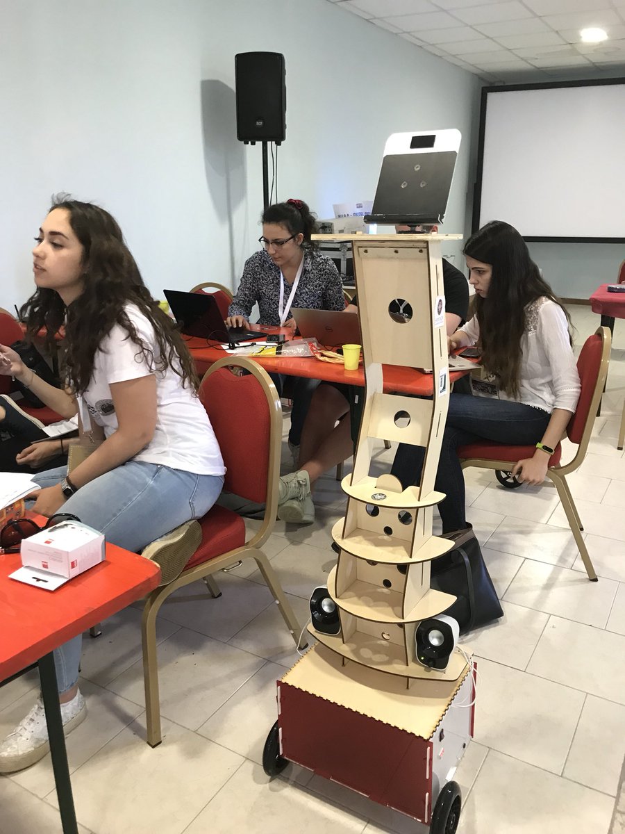 Francy0984's tweet photo. Anche una parte dei contest universitari da Roma si sono trasferiti a Pescara! 2 team di #nonnibot allenati dalla @SapienzaRoma presenti per portare innovazione e talento 👍 #romecup2018 @fmdigitale @MirtaMichilli @AlfonsoHMolina @CampusBioMedico @ing_torvergata https://t.co/vbyHUeYK8p