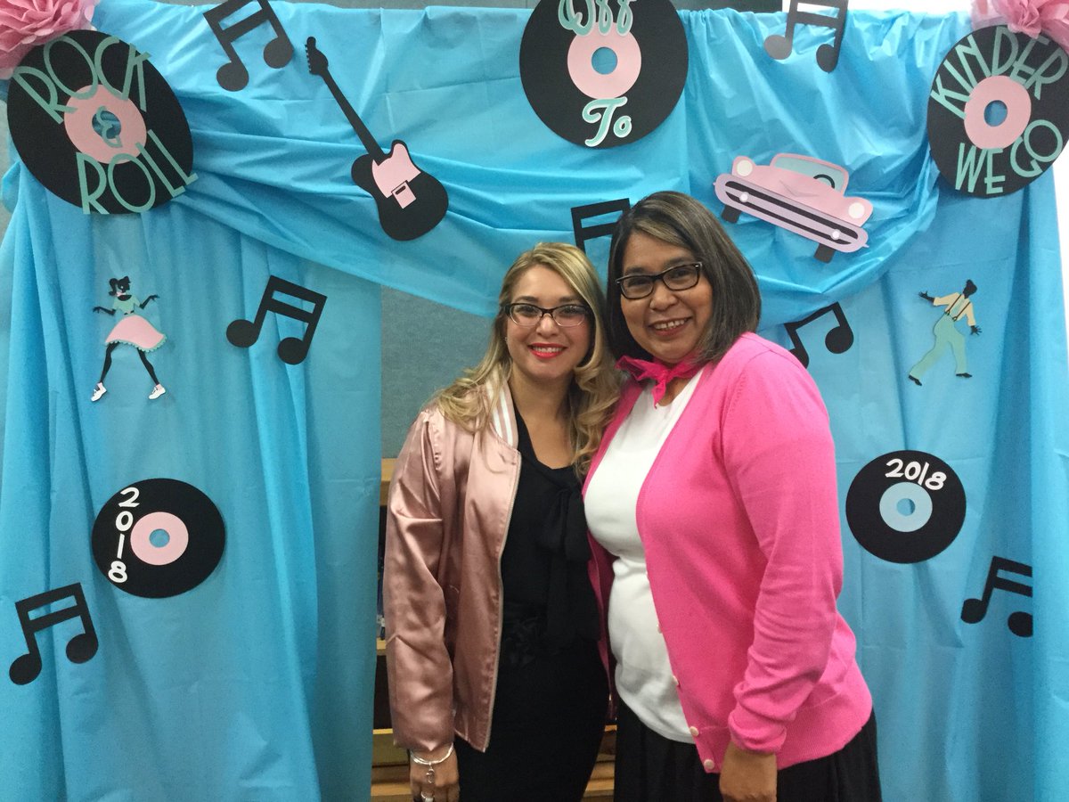 Linton_Library's tweet photo. @NISDLinton Getting ready for our Linton Prekindergarten graduation ceremony! Let’s rock and roll! https://t.co/rTCrXzAFyk