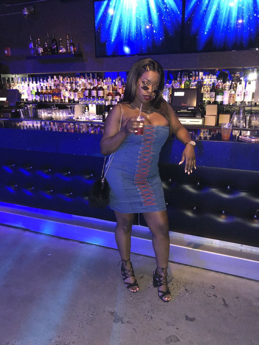 biteeme__'s tweet image. 💙🍫