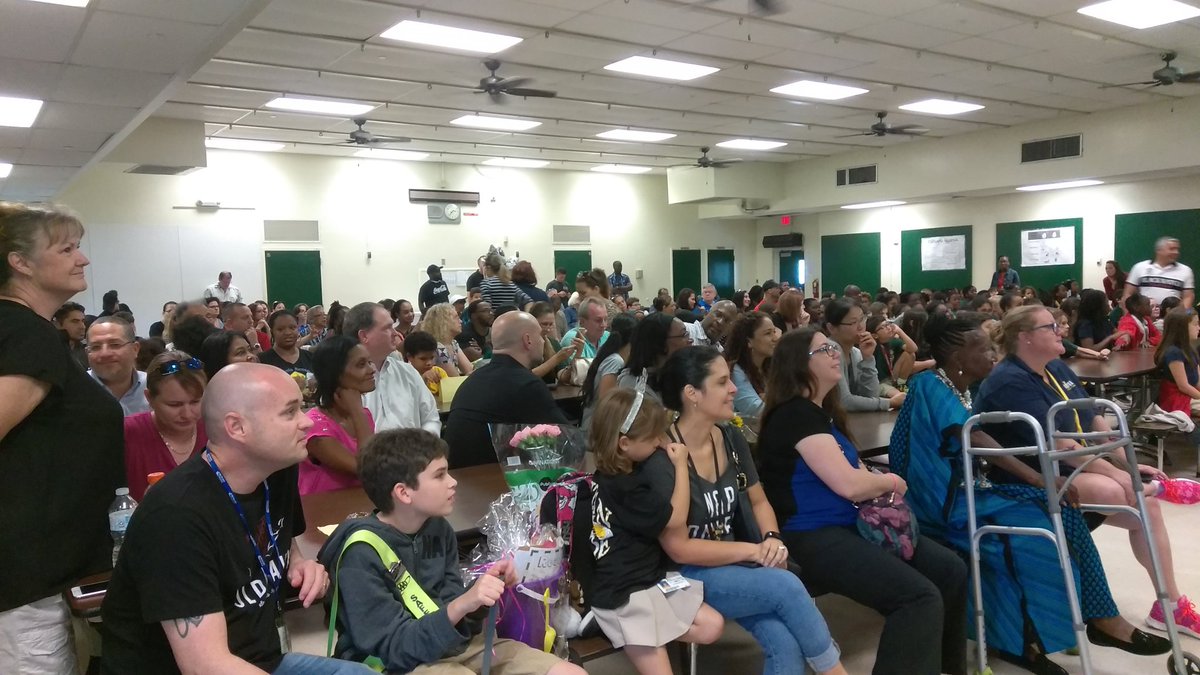 LisaDalachinsky's tweet photo. Fabulous 3rd Grade Honor Roll turnout @NBFelem Congratulations to all of our students, teachers, & families! #KNOWNOVA #NOVABUZZ 📚🎒🚌🏫🚸 https://t.co/lq62nSl3AU