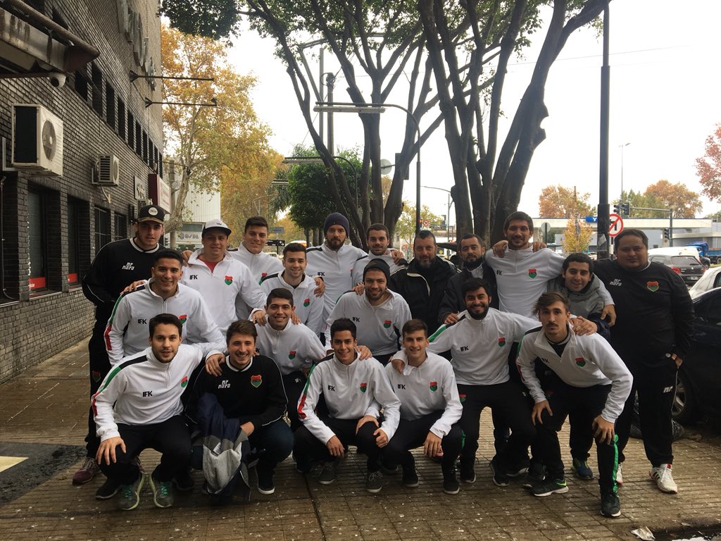 FutsalLuchaOk's tweet photo. El plantel partiendo para Villa Lañata. 
Todos juntos vamos por un pasito más en la historia del club. #CopaArgentina #Futsal https://t.co/fj0P8tZfYf