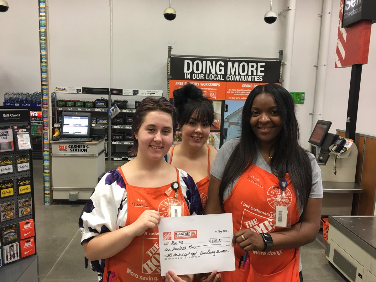 DawnScurry's tweet photo. Happy associates driving sales and earning FunFuns in May! #justask #100%ask! #salesdrivers @GunbarrelHD742 @misshd03 @robertkirkham26 https://t.co/TX7F6K84Mr