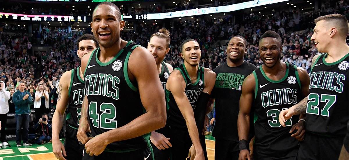 taylorcsnow's tweet photo. One of my favorite shots from this #Celtics season. What a happy group.
📸: @babsphoto https://t.co/vx6jRBUFHM