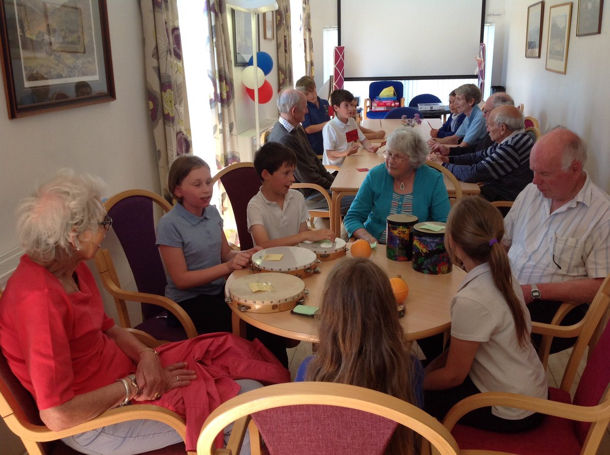 FinzeanPrimary's tweet photo. P4/5 have been planning and making resources to teach French to the Forget-Me-Not club in Banchory. The children taught their first lesson on Tuesday and what a great afternoon they had. Knowledge, skills and laugher were shared between all!  #lingoflamingo @lingoflamingo1 https://t.co/mtVyLrBKzZ