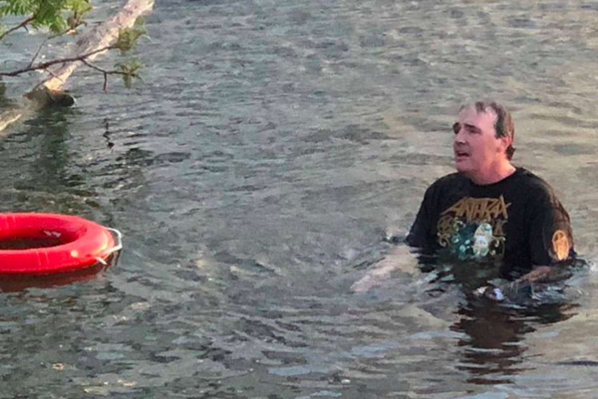 Man swims to Budweiser Stage after getting kicked out of Slayer concert bit.ly/2xy7nZu #Toronto