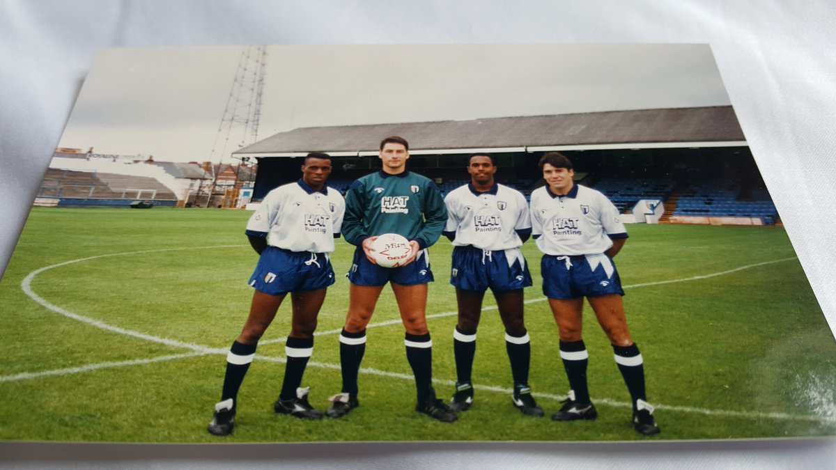 cribsie's tweet image. A postcard issued in 1991 which shows the last four #readingfc Simod Cup winners left at the club: Steve Richardson, Steve Francis, Michael Gilkes and Linden Jones. A nice card I got at the time, limited to just 20 copies.