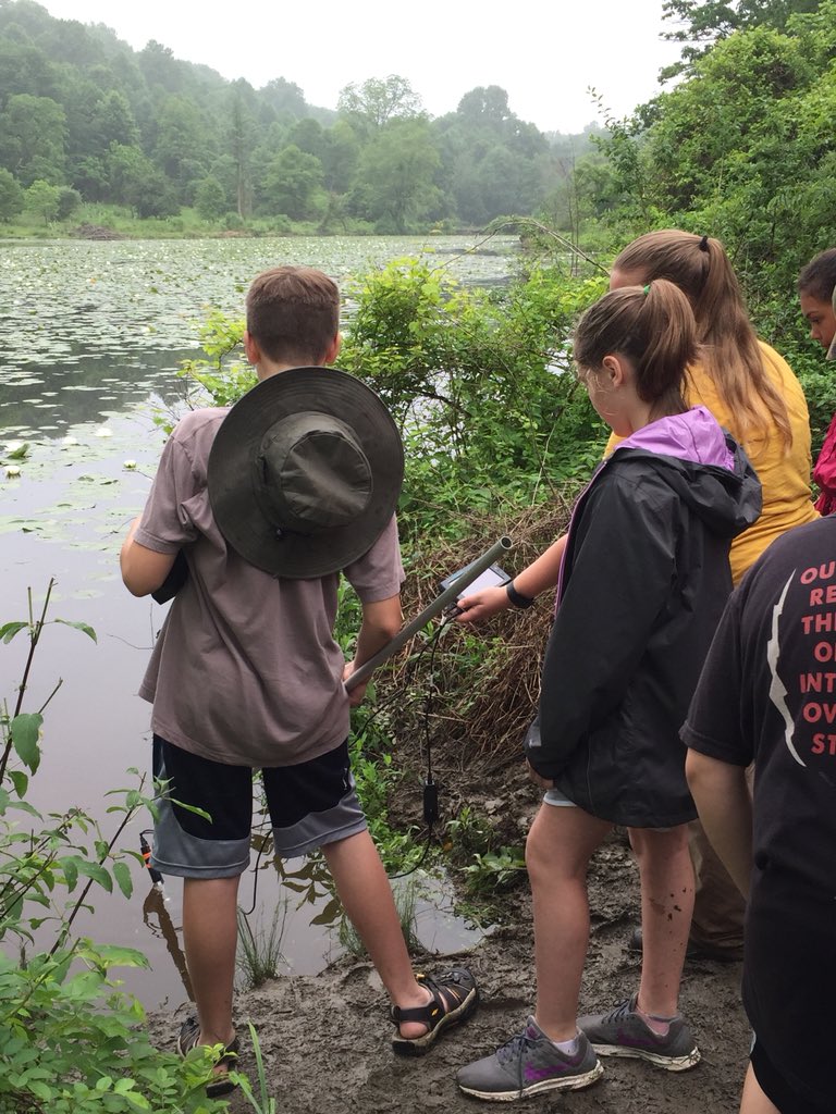 JessicaLineman1's tweet photo. EV 6th graders got muddy today during their stream and pond studies. #weloveEastVincent https://t.co/1VndxPQ8K2
