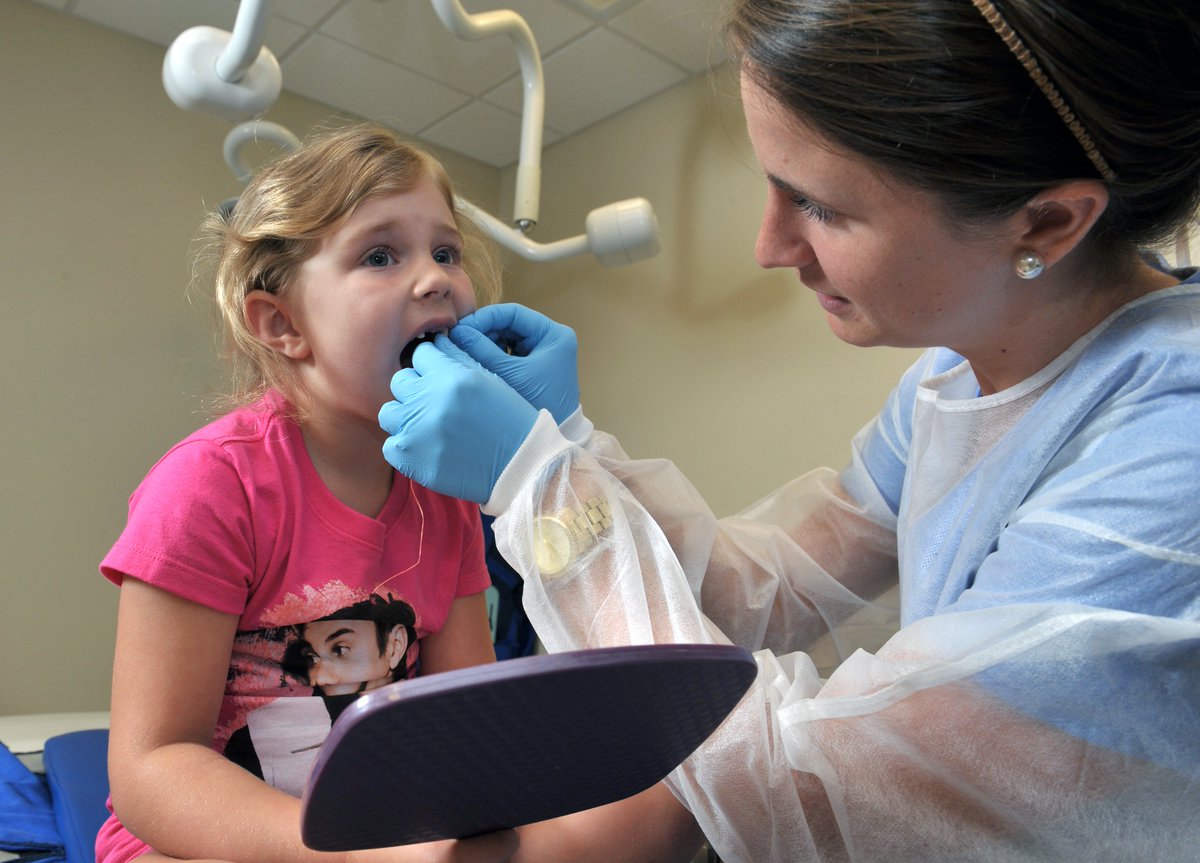 FSWCollege's tweet image. Big thanks to FSW Dental Hygiene graduates for making sure all of us can enjoy #NationalSmileDay! 😀