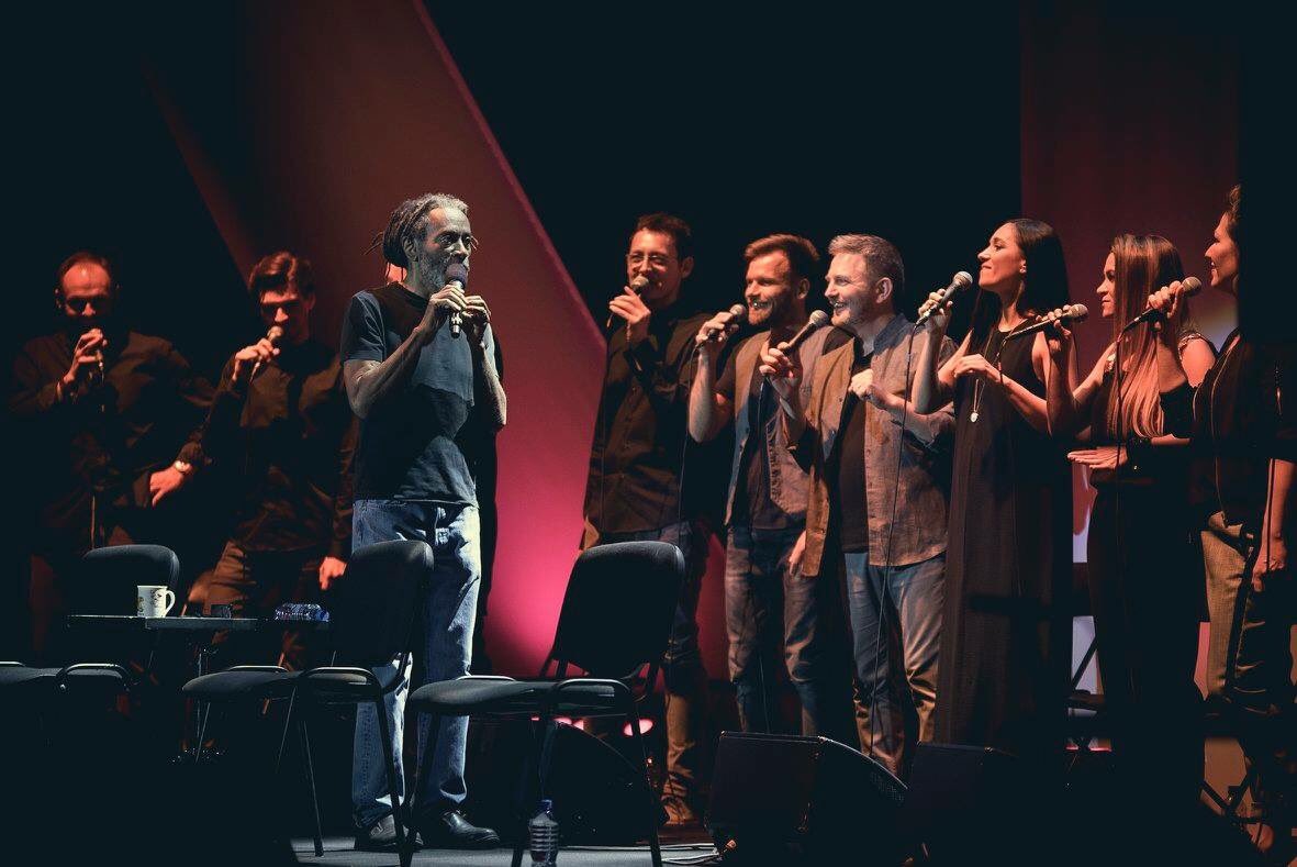 SkyLiveGroupPL's tweet photo. Wieczór 13 maja na zawsze pozostanie w naszej pamięci! Bobby McFerrin zabrał nas w cudowną mistyczną podróż 🎼😍🎶 Dziękujemy wspaniałej publiczności, która  w wypełnionej po brzegi #ArenaUrsynów śpiewała zachęcana przez Mistrza
Zdjęcia: #KasiaStanczykPhotography https://t.co/l8TUYbw7KB